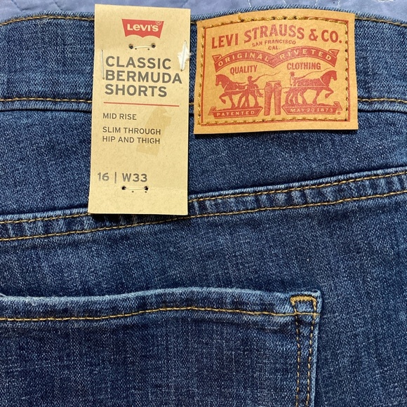 NWT Women’s size 16 Levi’s Burmuda Shorts - Picture 3 of 4